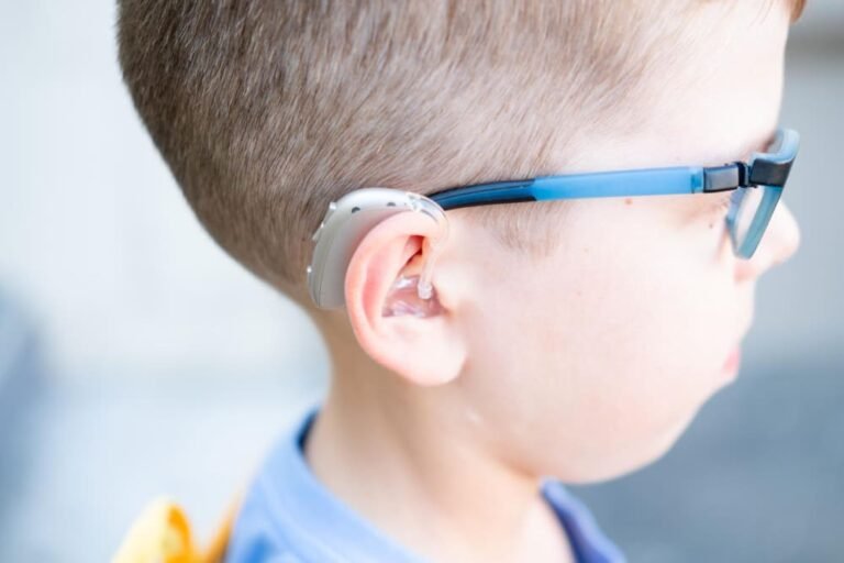 ما بعد زراعة القوقعة: رحلة التأهيل واستعادة السمع خطوة بخطوة