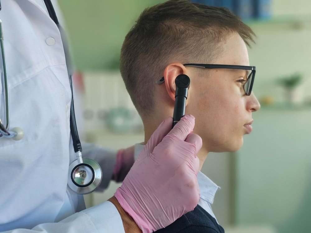 أيهما أفضل السماعات الطبية أم زراعة القوقعة